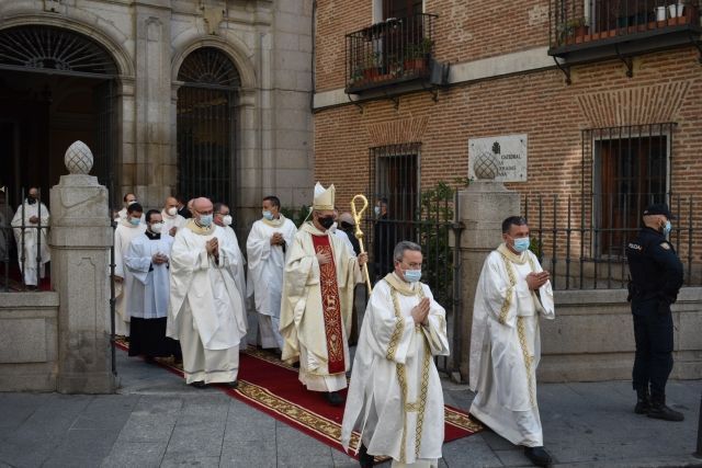 Monseñor Juan Antonio Aznárez toma posesión como Arzobispo Castrense de España
