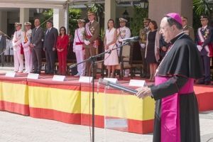 El Arzobispo Castrense asiste a la entrega de los Reales Despachos en la Academia Central de la Defensa que presidieron SS.MM. Los Reyes